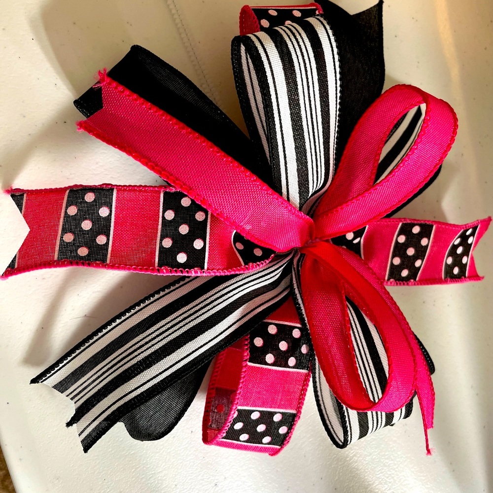 This lantern bow will be perfect for oaks day